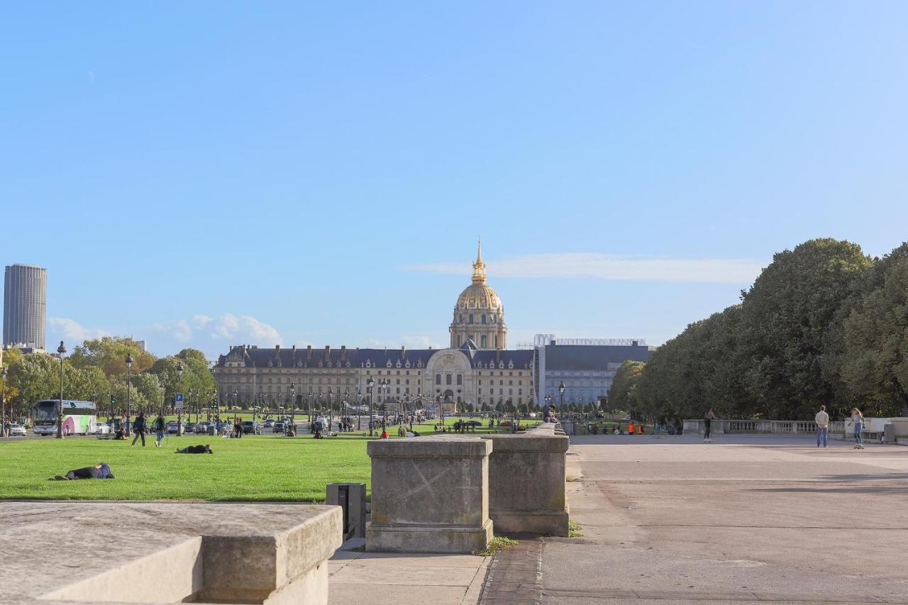 Eiffel Tower Royal Apartment Paris Exterior foto
