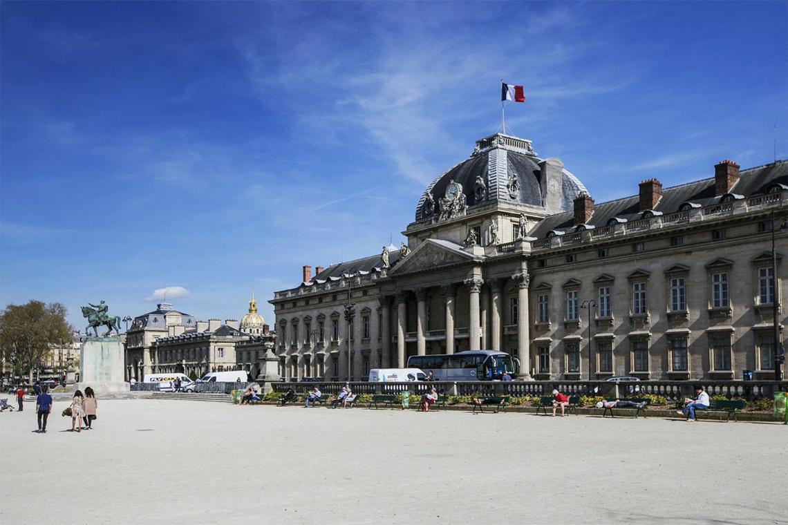 Eiffel Tower Royal Apartment Paris Exterior foto